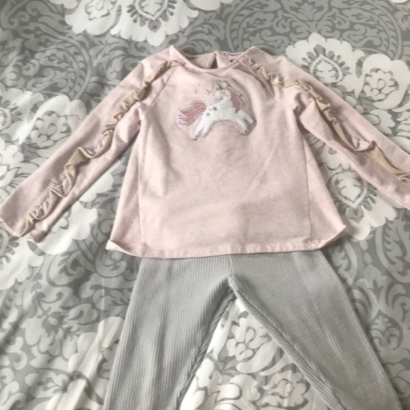 Outfit - Picture 1 of 5